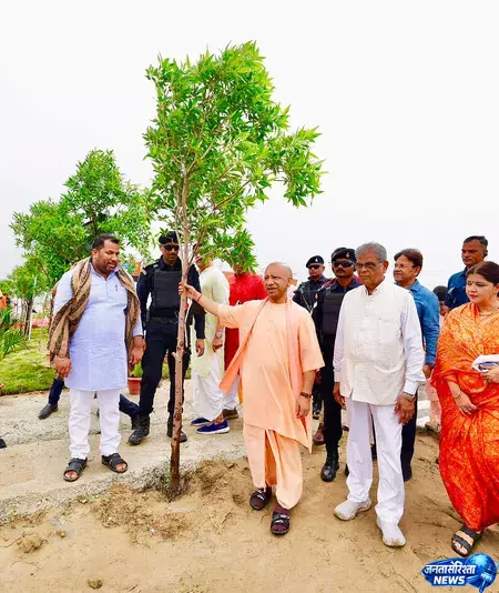 Environmental संरक्षण पर सीएम योगी का जोर, बोले- पेड़ ही बचाएंगे भविष्य Environmental संरक्षण पर सीएम योगी का जोर, बोले- पेड़ ही बचाएंगे भविष्य