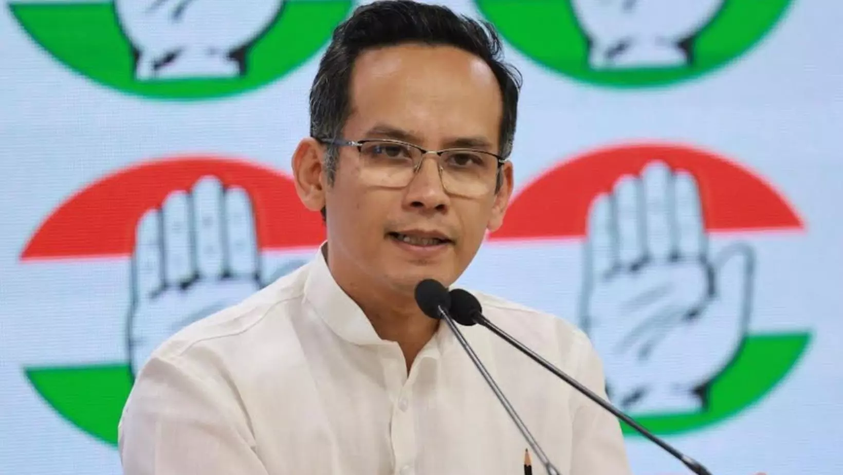 प्रणब डोले की गिरफ्तारी पर सियासत: कांग्रेस ने बीजेपी सरकार को घेरा प्रणब डोले की गिरफ्तारी पर सियासत: कांग्रेस ने बीजेपी सरकार को घेरा