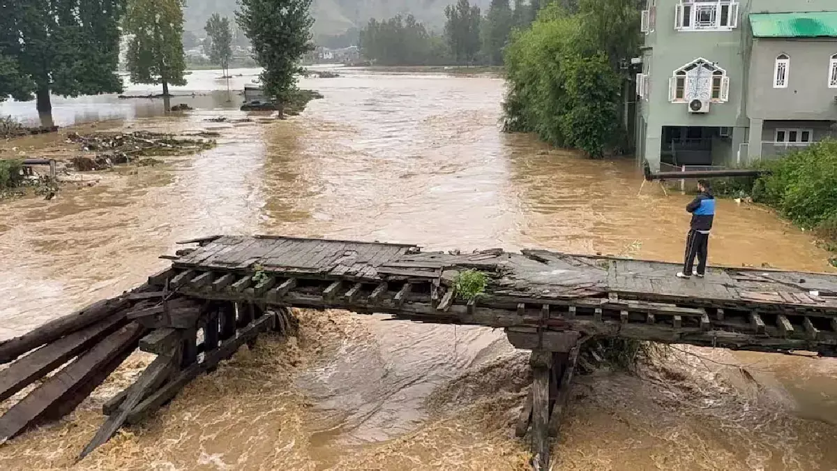 Srinagar : अचानक आई बाढ़ ने कृषि भूमि और रिहायशी इलाकों को पहुंचाया नुकसान Srinagar : अचानक आई बाढ़ ने कृषि भूमि और रिहायशी इलाकों को पहुंचाया नुकसान