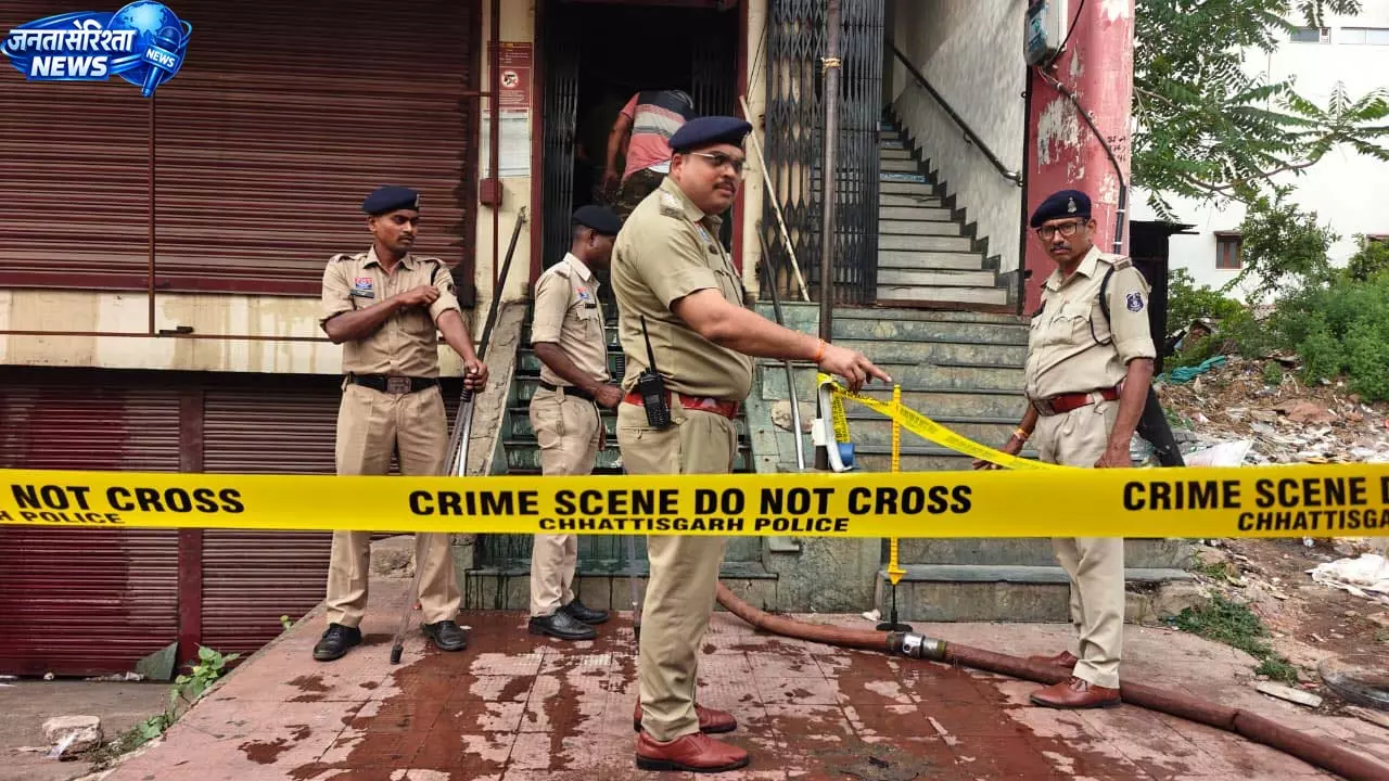 रायपुर के PNB बैंक में लगी भीषण आग, रिहायशी बस्ती में मचा हड़कंप रायपुर के PNB बैंक में लगी भीषण आग, रिहायशी बस्ती में मचा हड़कंप