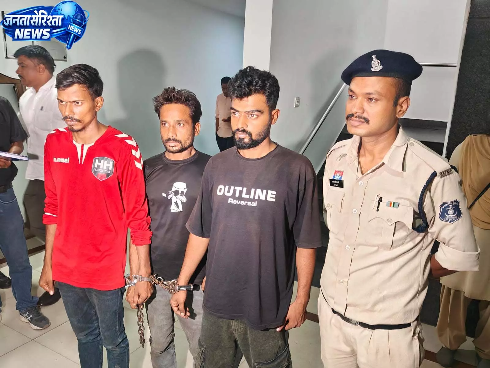 भाठागांव बस स्टैंड से 10 किलो गांजे के साथ पकड़ाए अंतर्राज्यीय गांजा तस्कर भाठागांव बस स्टैंड से 10 किलो गांजे के साथ पकड़ाए अंतर्राज्यीय गांजा तस्कर