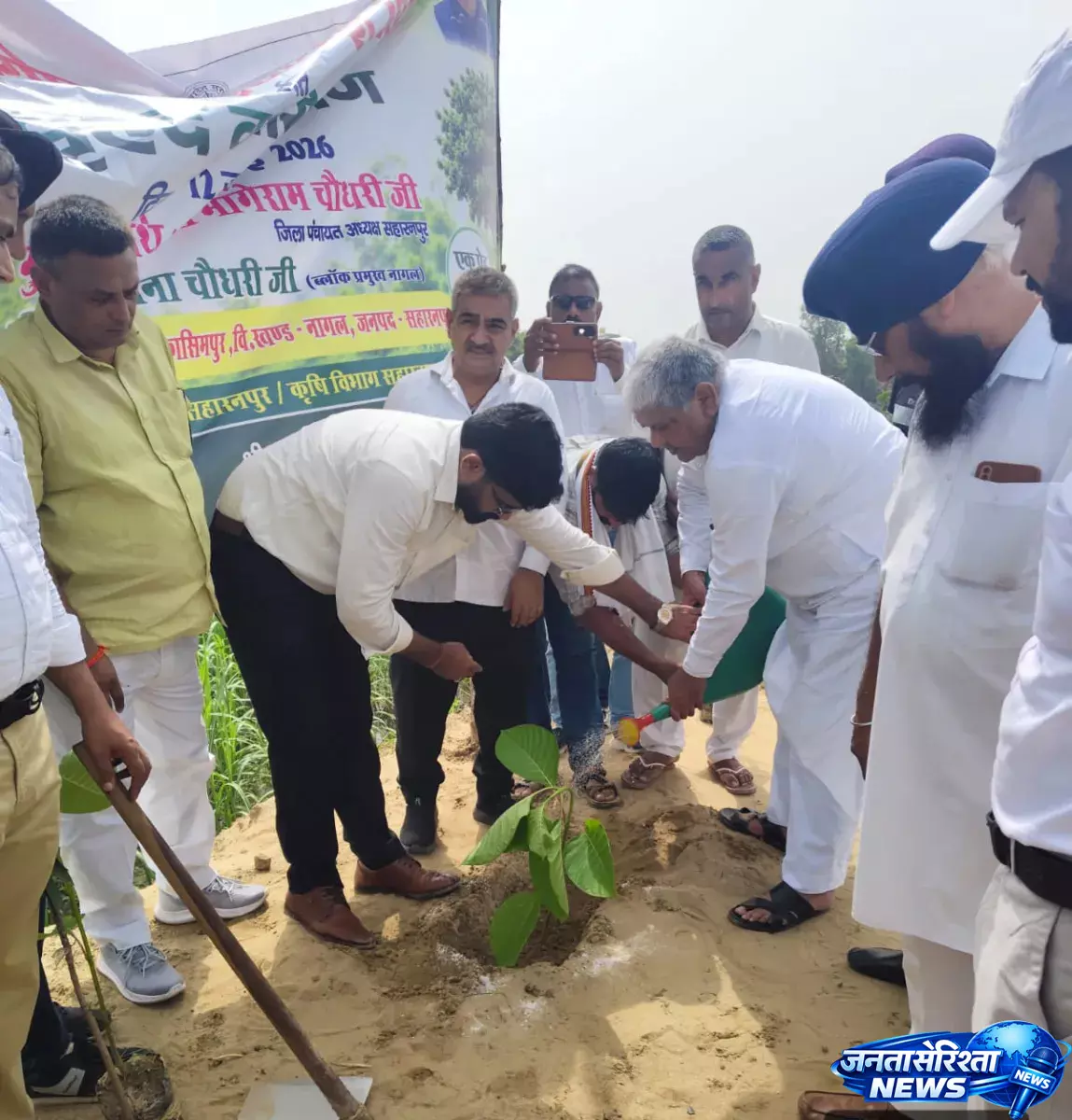 Saharanpur में पर्यावरण संरक्षण की पहल, जीर्णोद्धार तालाब के पास हुआ वृहद पौधारोपण Saharanpur में पर्यावरण संरक्षण की पहल, जीर्णोद्धार तालाब के पास हुआ वृहद पौधारोपण