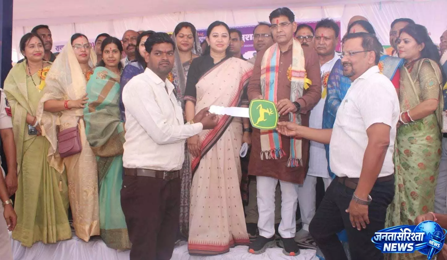 बदली बिलाईगढ़ के तिहारूराम की तकदीर: 4 लाख रूपए के अनुदान से मिला ट्रैक्टर बदली बिलाईगढ़ के तिहारूराम की तकदीर: 4 लाख रूपए के अनुदान से मिला ट्रैक्टर