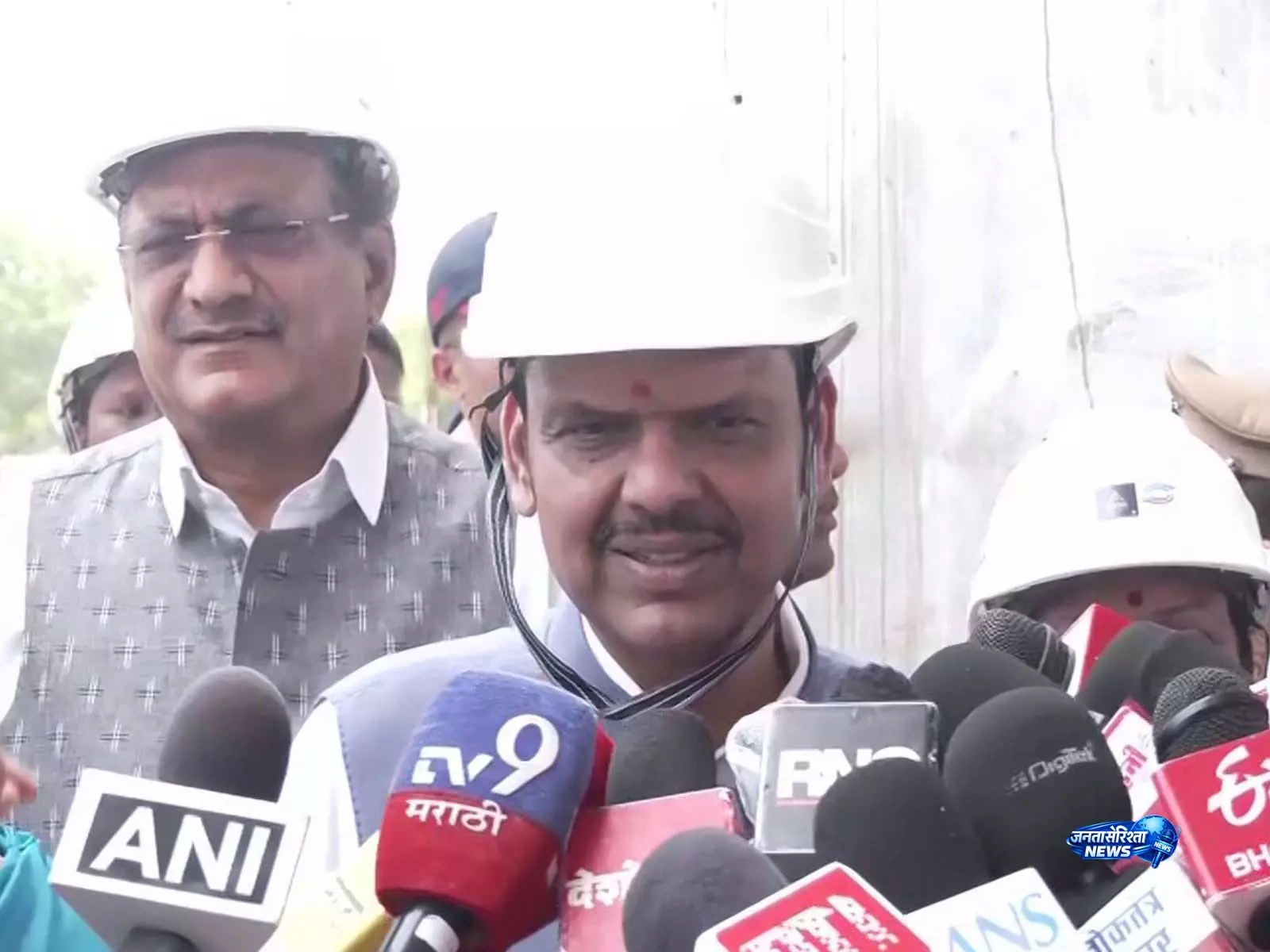महाराष्ट्र के इतिहास की सबसे बड़ी कर्जमाफी: CM फडणवीस, बोले- पहले की योजना के किसान भी होंगे लाभान्वित महाराष्ट्र के इतिहास की सबसे बड़ी कर्जमाफी: CM फडणवीस, बोले- पहले की योजना के किसान भी होंगे लाभान्वित