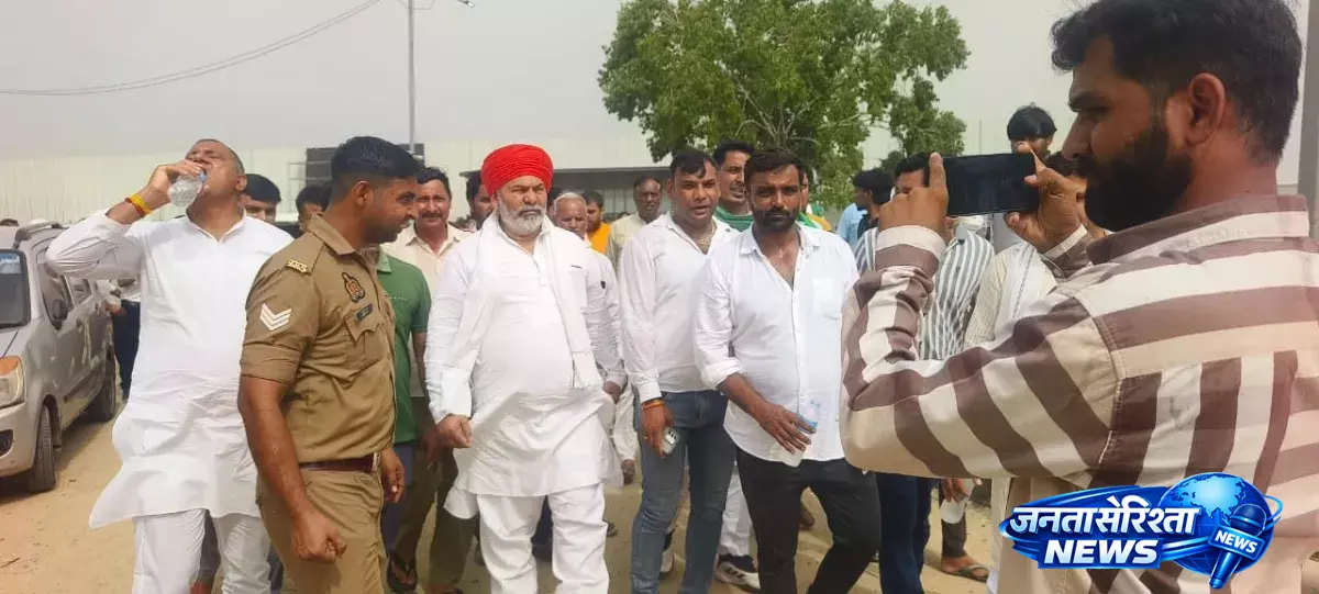 Kazipura में किसानों की हुंकार, राकेश टिकैत ने संघर्ष समिति बनाने का किया ऐलान Kazipura में किसानों की हुंकार, राकेश टिकैत ने संघर्ष समिति बनाने का किया ऐलान