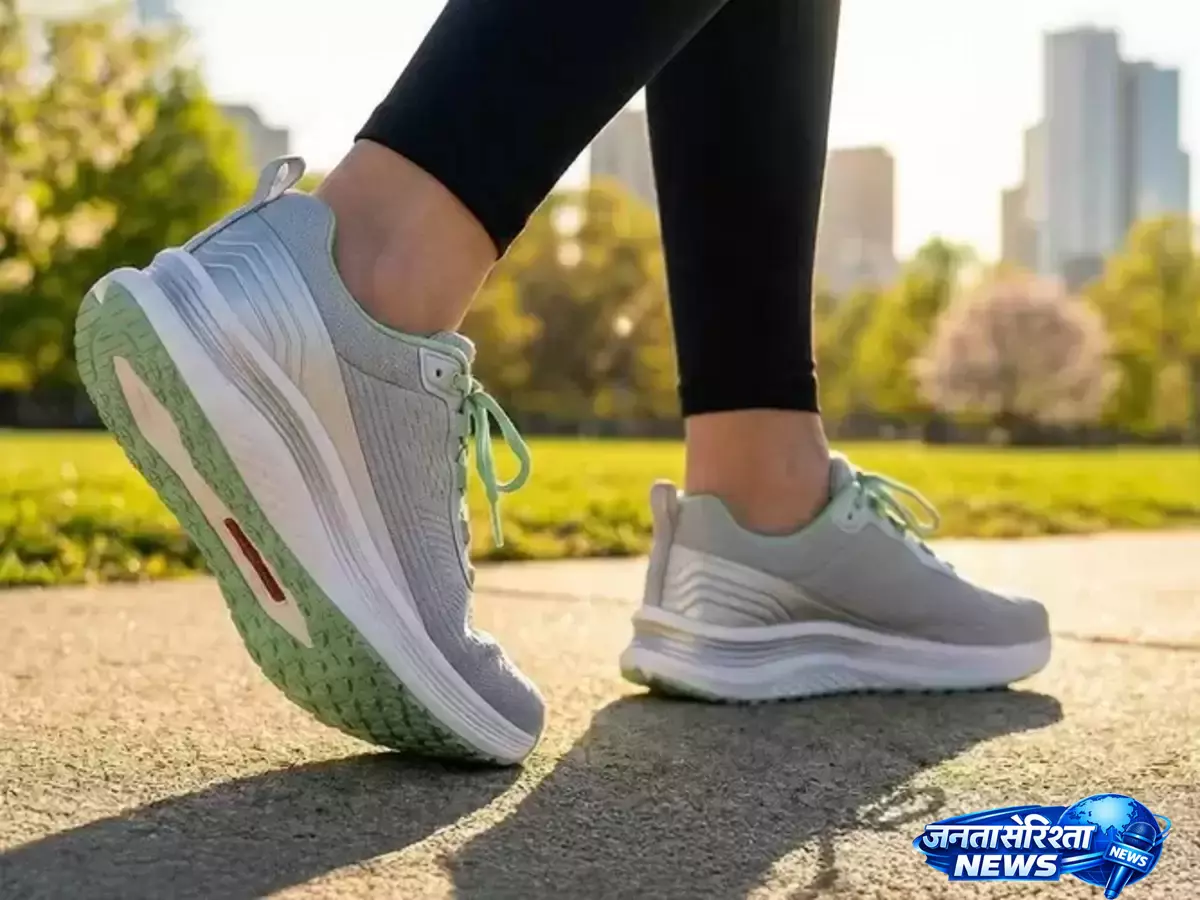 Fit रहने की राह होगी आसान, ये वॉकिंग शूज देंगे आराम और मजबूती का साथ Fit रहने की राह होगी आसान, ये वॉकिंग शूज देंगे आराम और मजबूती का साथ