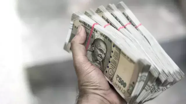 विधानसभा में नौकरी लगवाने का सपना दिखाकर ठगी, आरोपी फरार विधानसभा में नौकरी लगवाने का सपना दिखाकर ठगी, आरोपी फरार