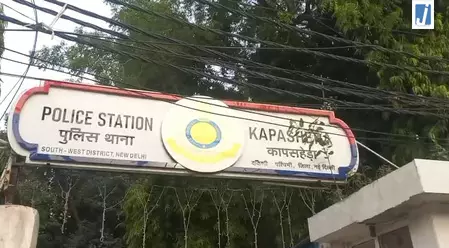 दिल्ली: बुजुर्ग से सोने की अंगूठी लूटने वाली दो महिला आरोपी गिरफ्तार दिल्ली: बुजुर्ग से सोने की अंगूठी लूटने वाली दो महिला आरोपी गिरफ्तार
