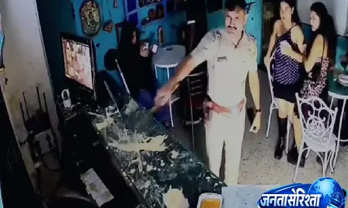 Pune: छापे के दौरान बर्तन तोड़ने वाले वायरल PSI को जांच के बाद मिली बहाली