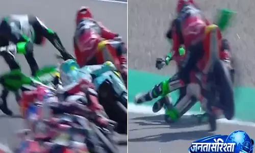 Video: Moto3 रेस के दौरान भयानक टक्कर, एस्टेबन ने एड्रियन क्रुसेस की बचाई जान