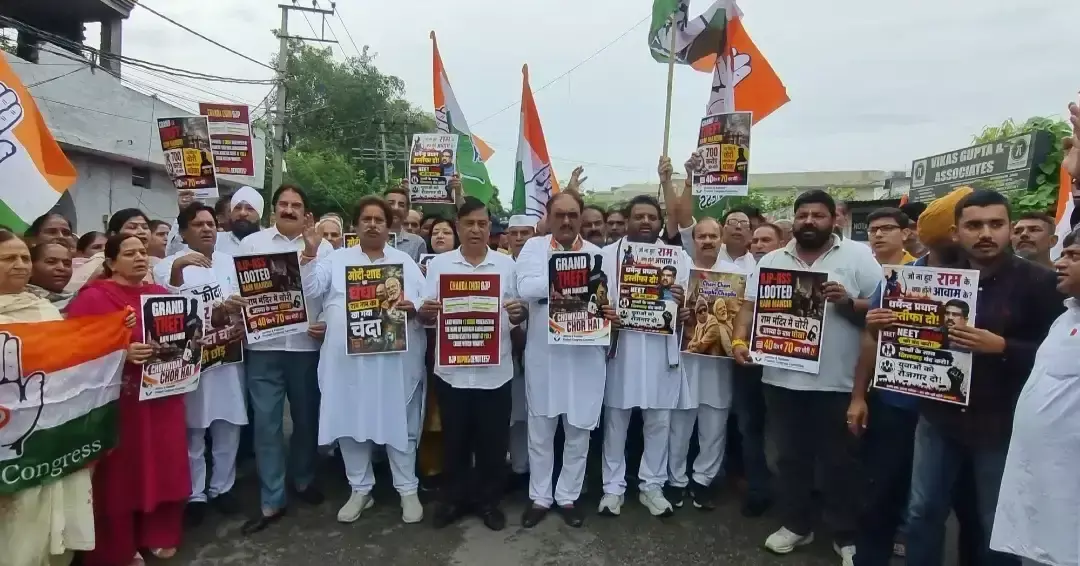 Jammu: विभिन्न मुद्दों को लेकर जम्मू में कांग्रेस का विरोध-प्रदर्शन, केंद्र पर साधा निशाना Jammu: विभिन्न मुद्दों को लेकर जम्मू में कांग्रेस का विरोध-प्रदर्शन, केंद्र पर साधा निशाना