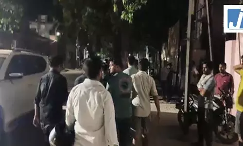 सड़क पर सांड बना हादसे की वजह, कार चालक की मौत