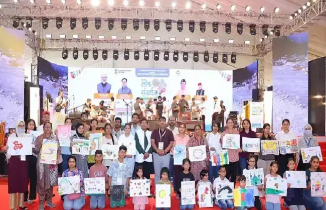 Dehradun: लोक संवर्धन पर्व में उमड़ा जनसैलाब, ज्योति नूरां ने बिखेरा संगीत का जादू Dehradun: लोक संवर्धन पर्व में उमड़ा जनसैलाब, ज्योति नूरां ने बिखेरा संगीत का जादू