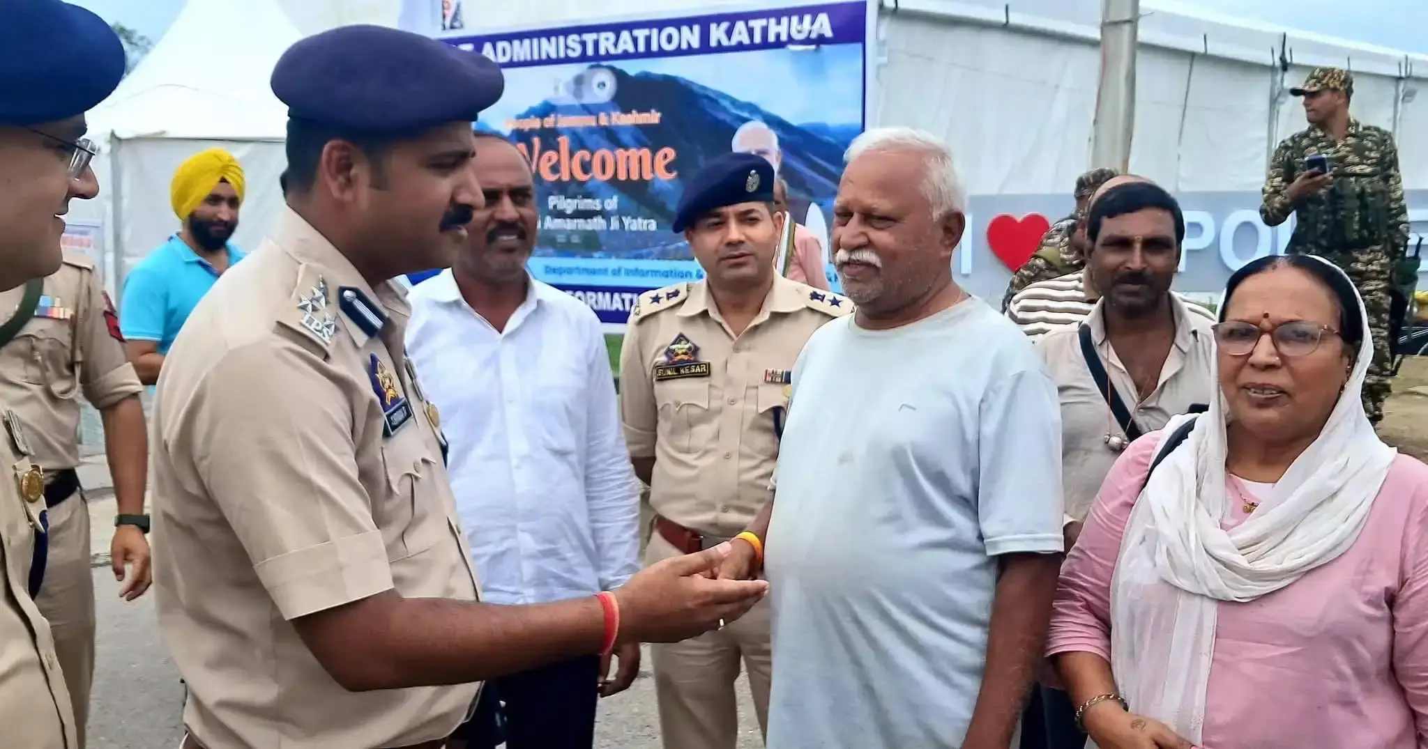 Kathua: यात्रियों की सुरक्षा को लेकर अलर्ट, लखनपुर से जम्मू तक बढ़ाई निगरानी