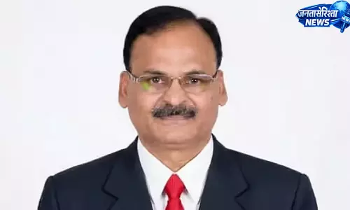 KPSC चेयरमैन निलंबित, बेटियों की नियुक्ति में जांच के आदेश