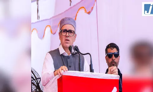 भाजपा पर विधायक तोड़ने के आरोप लगाकर फंसे मुख्यमंत्री उमर अब्दुल्ला, पार्टी ने भेजा कानूनी नोटिस भाजपा पर विधायक तोड़ने के आरोप लगाकर फंसे मुख्यमंत्री उमर अब्दुल्ला, पार्टी ने भेजा कानूनी नोटिस