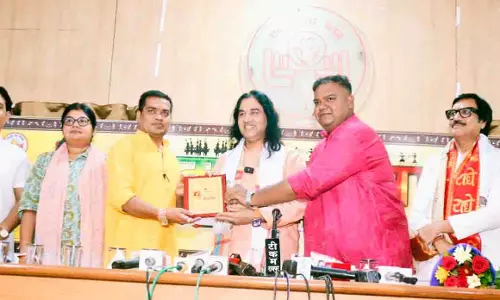 रायपुर प्रेस क्लब के कार्यक्रम में पहुंचे देवकीनंदन ठाकुर, बोले- सनातन बोर्ड का हो गठन, 50 सीटें धर्माचार्यों को मिले