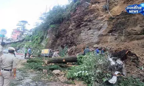 भूस्खलन से Shimla कार्ट रोड बंद, यातायात प्रभावित