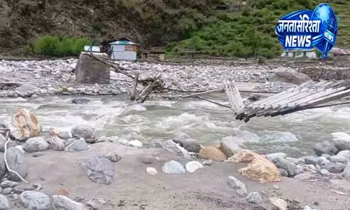 Himachal: अचानक आई बाढ़ से सैंज घाटी की जीवनरेखा टूट गई Himachal: अचानक आई बाढ़ से सैंज घाटी की जीवनरेखा टूट गई