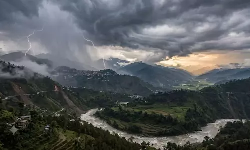 Dehradun: मौसम विभाग का अलर्ट, उत्तराखंड के पहाड़ी जिलों में भारी बारिश के आसार Dehradun: मौसम विभाग का अलर्ट, उत्तराखंड के पहाड़ी जिलों में भारी बारिश के आसार