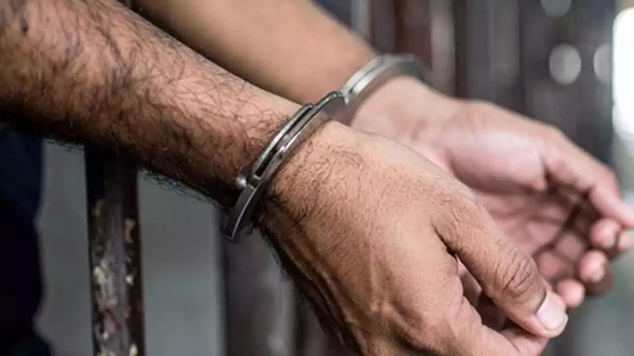 Police ने रेनिगुंटा में कथित एमडीएमए रैकेट का भंडाफोड़ किया, एक टीटीडी कर्मचारी सहित 3 को गिरफ्तार किया