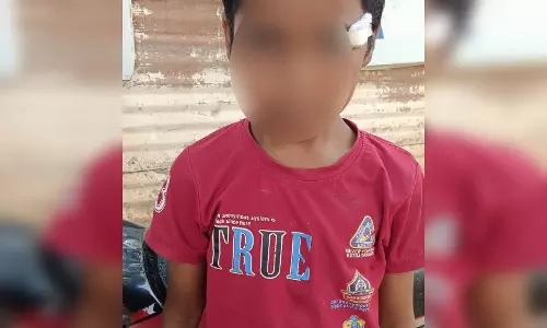 माना के राय पब्लिक स्कूल में हादसा, क्लास में छात्र के ऊपर गिरा पंखा माना के राय पब्लिक स्कूल में हादसा, क्लास में छात्र के ऊपर गिरा पंखा