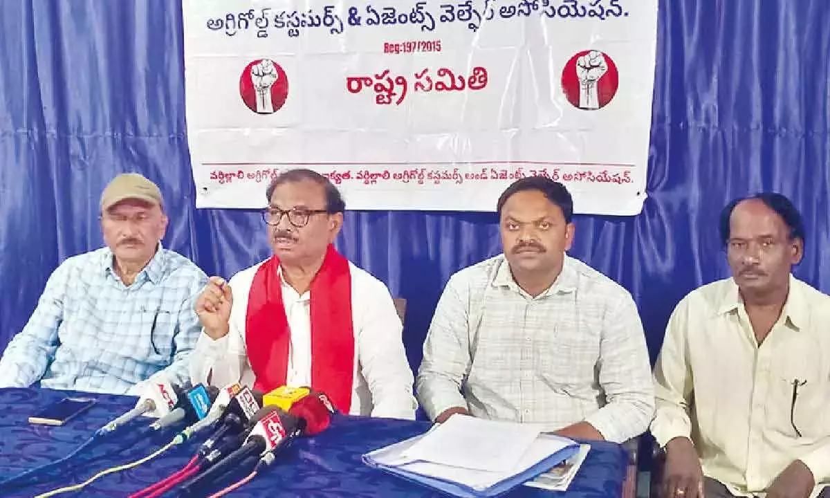 Andhra: सरकार से रिफंड प्रक्रिया में तेजी लाने का आग्रह किया गया Andhra: सरकार से रिफंड प्रक्रिया में तेजी लाने का आग्रह किया गया