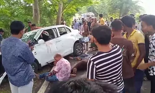 Dhenkanal में बस और कार की आमने-सामने टक्कर, 3 की हालत गंभीर, 1 घायल Dhenkanal में बस और कार की आमने-सामने टक्कर, 3 की हालत गंभीर, 1 घायल
