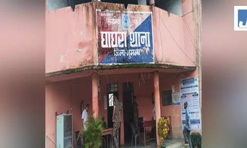 पंचायत ने बच्ची से दुष्कर्म का मामला दबाकर आरोपी से वसूला जुर्माना और कर ली शराब-मटन की पार्टी पंचायत ने बच्ची से दुष्कर्म का मामला दबाकर आरोपी से वसूला जुर्माना और कर ली शराब-मटन की पार्टी