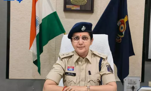 धमतरी की नई पुलिस कप्तान बनीं भावना पांडेय ने लिया पदभार धमतरी की नई पुलिस कप्तान बनीं भावना पांडेय ने लिया पदभार