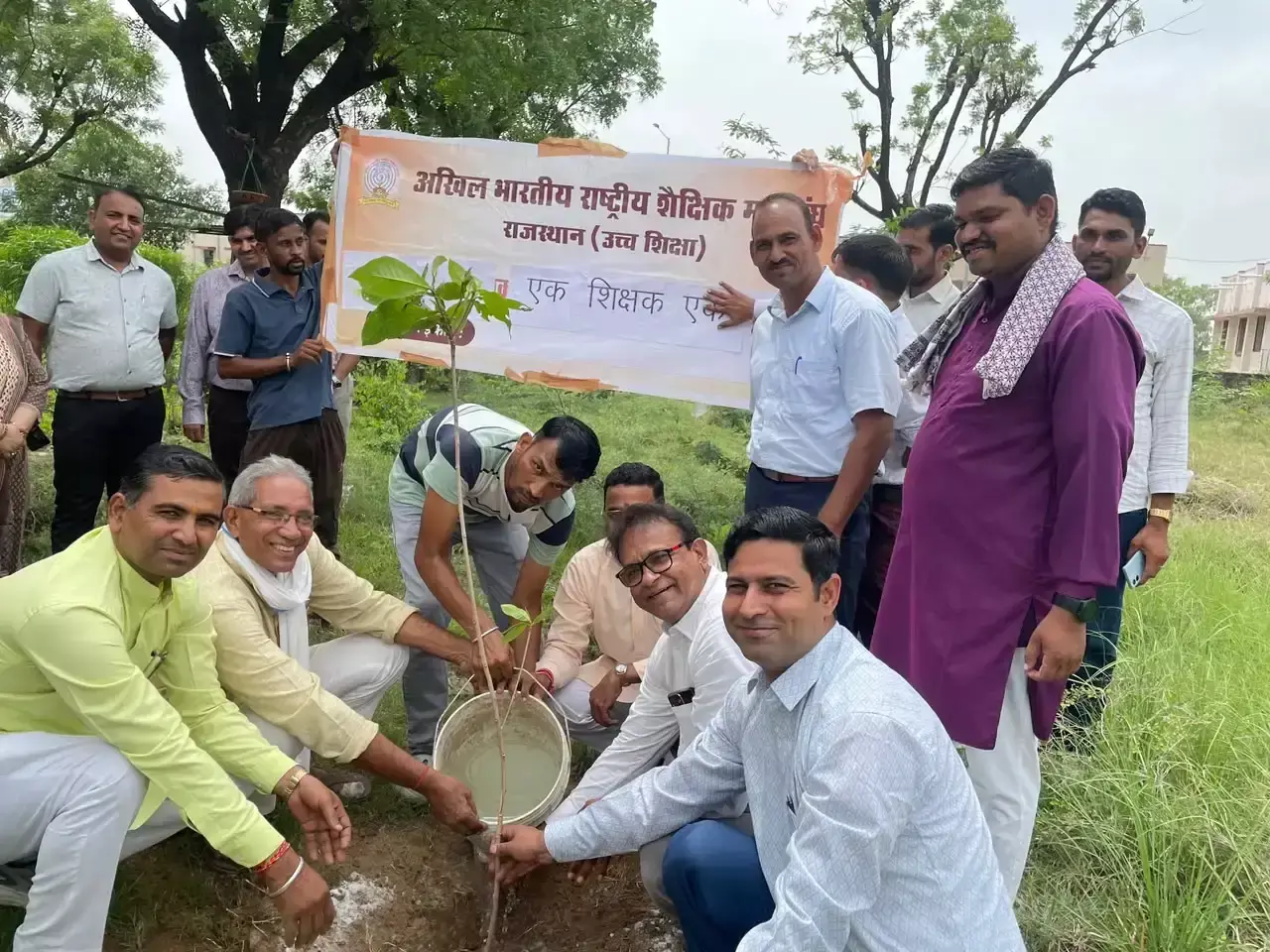 Bhilwara: ‘एक शिक्षक-एक वृक्ष’ अभियान से शाहपुरा महाविद्यालय में हरियाली का संदेश