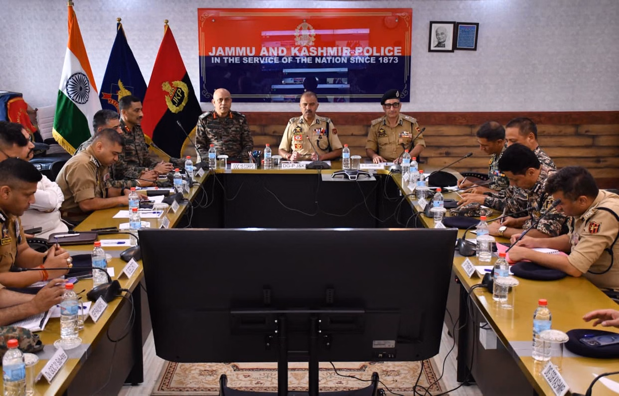 Srinagar: श्रीनगर डाउनटाउन में सुरक्षा तैयारियों का डीजीपी नलिन प्रभात ने लिया जायजा