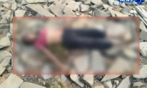 महानदी किनारे मिला महिला का शव, शरीर पर चोट के निशान