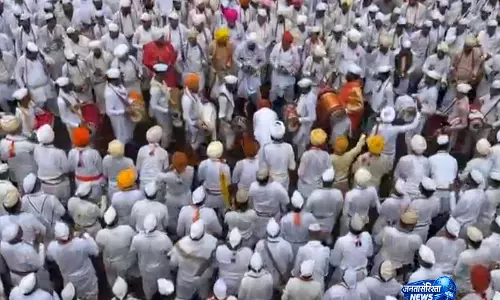 पुणे में आषाढ़ी वारी के दौरान तीर्थयात्रियों को Truck ने टक्कर मारी, तीन महिलाओं की मौत, 4 घायल पुणे में आषाढ़ी वारी के दौरान तीर्थयात्रियों को Truck ने टक्कर मारी, तीन महिलाओं की मौत, 4 घायल