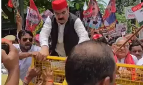 Bijnor, में सपा का शक्ति प्रदर्शन, पुलिस से हुई नोकझोंक Bijnor, में सपा का शक्ति प्रदर्शन, पुलिस से हुई नोकझोंक