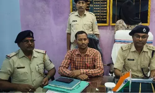 सिमडेगा में मानव तस्करी रैकेट का भंडाफोड़, नाबालिग को तमिलनाडु ले जा रहे युवक गिरफ्तार सिमडेगा में मानव तस्करी रैकेट का भंडाफोड़, नाबालिग को तमिलनाडु ले जा रहे युवक गिरफ्तार