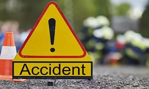 रतलाम-इंदौर फोरलेन हाईवे पर भीषण हादसा, डॉक्टर और उनके 80 वर्षीय ससुर की मौत, पांच घायल रतलाम-इंदौर फोरलेन हाईवे पर भीषण हादसा, डॉक्टर और उनके 80 वर्षीय ससुर की मौत, पांच घायल