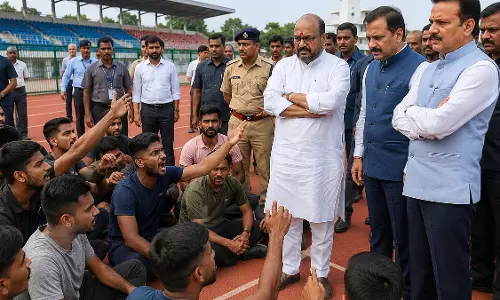 विरोध के बाद खुला जलगांव का 6 महीने से बंद सिंथेटिक ट्रैक विरोध के बाद खुला जलगांव का 6 महीने से बंद सिंथेटिक ट्रैक