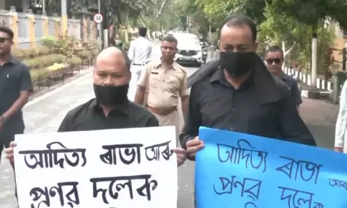 Assam विधानसभा में हंगामा: प्रणब डोले और आदित्य राभा की गिरफ्तारी पर राइजोर दल का वॉकआउट Assam विधानसभा में हंगामा: प्रणब डोले और आदित्य राभा की गिरफ्तारी पर राइजोर दल का वॉकआउट