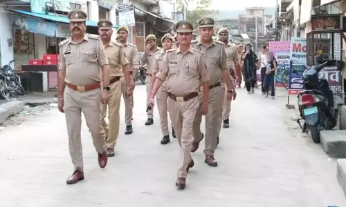 Security, के लिए सड़कों पर उतरी पुलिस, संवेदनशील इलाकों में पैदल गश्त Security, के लिए सड़कों पर उतरी पुलिस, संवेदनशील इलाकों में पैदल गश्त