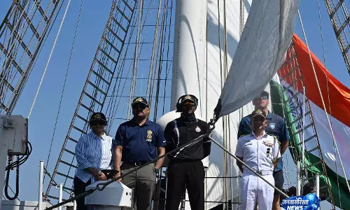 INS सुदर्शिनी ने बोस्टन में ग्रैंड परेड ऑफ़ सेल्स में हिस्सा लिया
