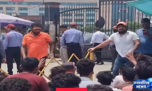 AIIMS ऋषिकेश डॉक्टर पर मिठाई बांटने का आरोप, हिंदू संगठनों ने किया विरोध, मामले में जांच की मांग AIIMS ऋषिकेश डॉक्टर पर मिठाई बांटने का आरोप, हिंदू संगठनों ने किया विरोध, मामले में जांच की मांग