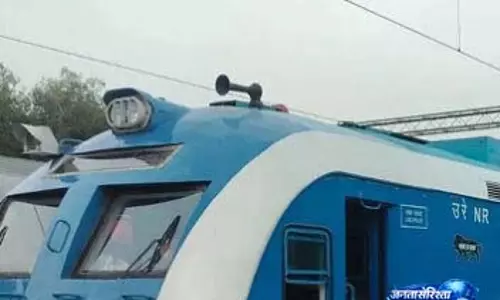 हाइड्रोजन ट्रेन को PM मोदी दिखाएंगे हरी झंडी, रेलवे में शुरू होगा ग्रीन परिवहन का नया दौर हाइड्रोजन ट्रेन को PM मोदी दिखाएंगे हरी झंडी, रेलवे में शुरू होगा ग्रीन परिवहन का नया दौर