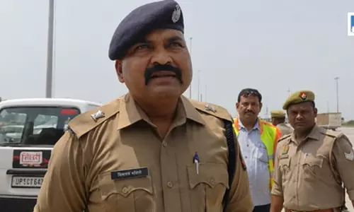 ललिता गौतम हत्याकांड: पीड़ित परिवार से मिलने जा रहे कांग्रेस प्रतिनिधिमंडल को पुलिस ने रोका ललिता गौतम हत्याकांड: पीड़ित परिवार से मिलने जा रहे कांग्रेस प्रतिनिधिमंडल को पुलिस ने रोका
