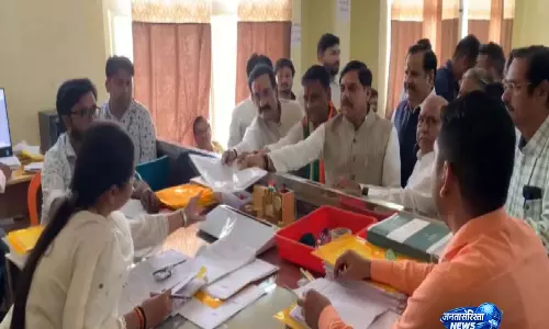 दतिया उपचुनाव: BJP के आशुतोष तिवारी ने भरा नामांकन, नरोत्तम मिश्रा हुए भावुक दतिया उपचुनाव: BJP के आशुतोष तिवारी ने भरा नामांकन, नरोत्तम मिश्रा हुए भावुक