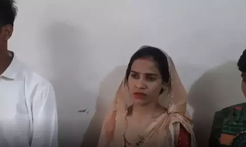 शादी के 7 दिन बाद दुल्हन का वीडियो वायरल, बोली- पति से शिकायत नहीं, सहेली के साथ रहना है शादी के 7 दिन बाद दुल्हन का वीडियो वायरल, बोली- पति से शिकायत नहीं, सहेली के साथ रहना है