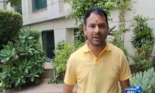 बिहार में सियासत तेज, नामांकन के बाद JJD उम्मीदवार वीणा मानवी गिरफ्तार बिहार में सियासत तेज, नामांकन के बाद JJD उम्मीदवार वीणा मानवी गिरफ्तार