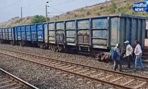 रेल हादसा टला: करगी रोड स्टेशन पर मालगाड़ी के 5 डिब्बे पटरी से उतरे, जांच शुरू