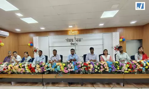 डीएम की अध्यक्षता में साप्ताहिक समीक्षा बैठक, लंबित मामलों को दो सप्ताह में निपटाने का सख्त निर्देश डीएम की अध्यक्षता में साप्ताहिक समीक्षा बैठक, लंबित मामलों को दो सप्ताह में निपटाने का सख्त निर्देश