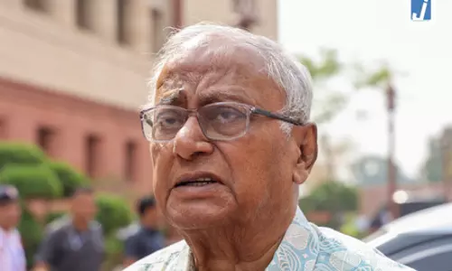 एयरपोर्ट मस्जिद विवाद : सुरक्षा कारणों का हवाला देते हुए भाजपा ने नमाज पर पाबंदियों का समर्थन किया एयरपोर्ट मस्जिद विवाद : सुरक्षा कारणों का हवाला देते हुए भाजपा ने नमाज पर पाबंदियों का समर्थन किया